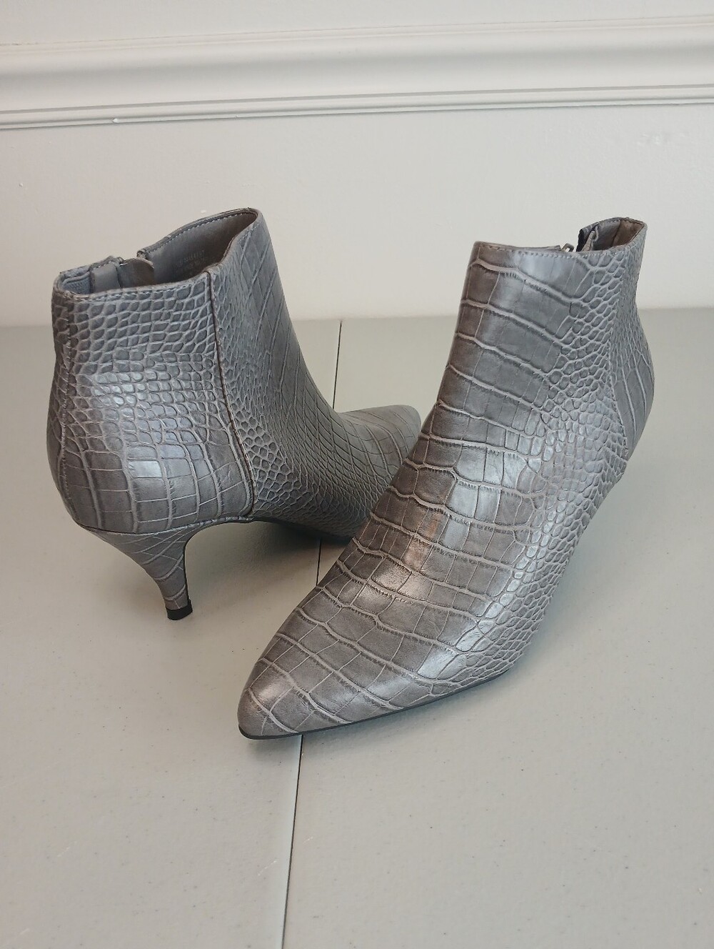 Gray Croc Textured Faux Leather Pointed Toe Ankle Booties 10 New!